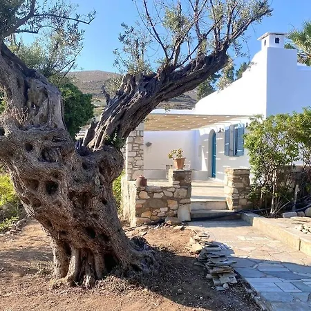 Elitas Lodge: Cosy Cycladic Outside Paroikia