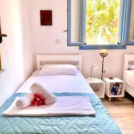 Elitas Lodge: Cosy Cycladic Outside Paroikia