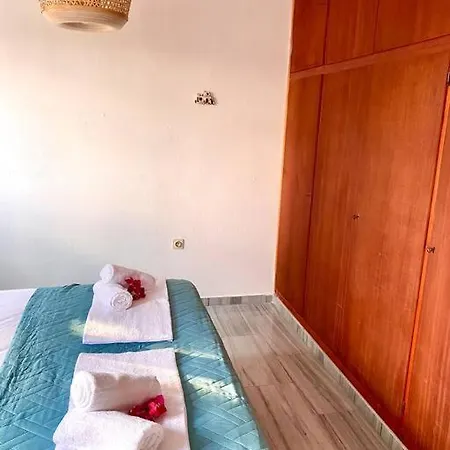 Elitas Lodge: Cosy Cycladic Outside Paroikia